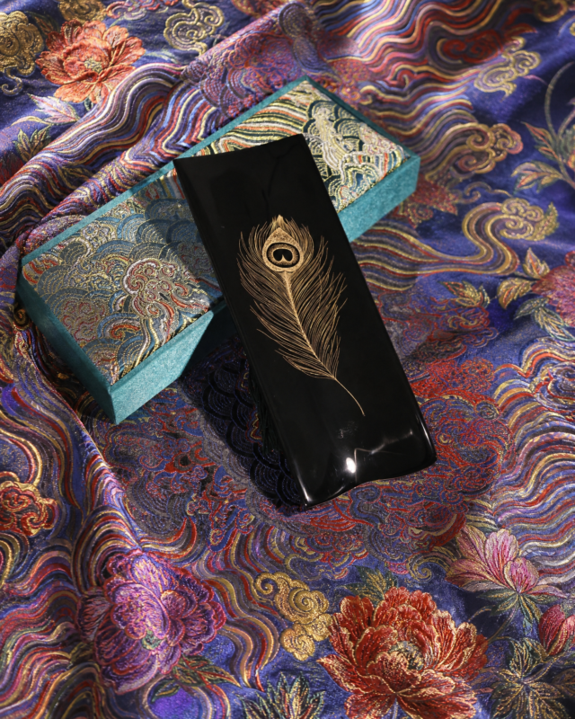 Gold-engraved Lacquer Tea Scoop