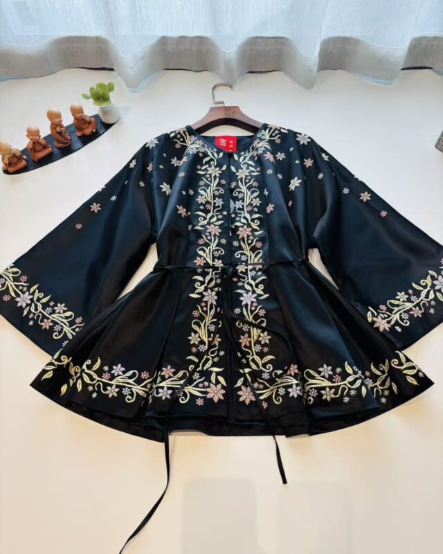 Starlit Silver-thread Su Embroidery Robe