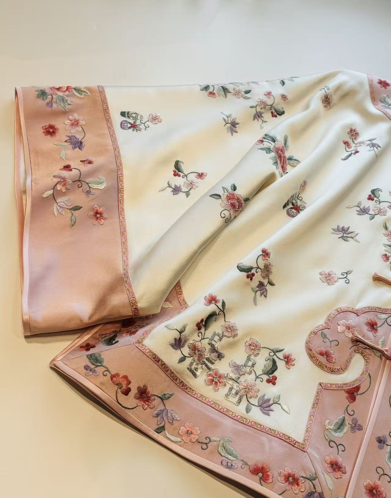 Zuifurong Su Embroidery Top - Image 3