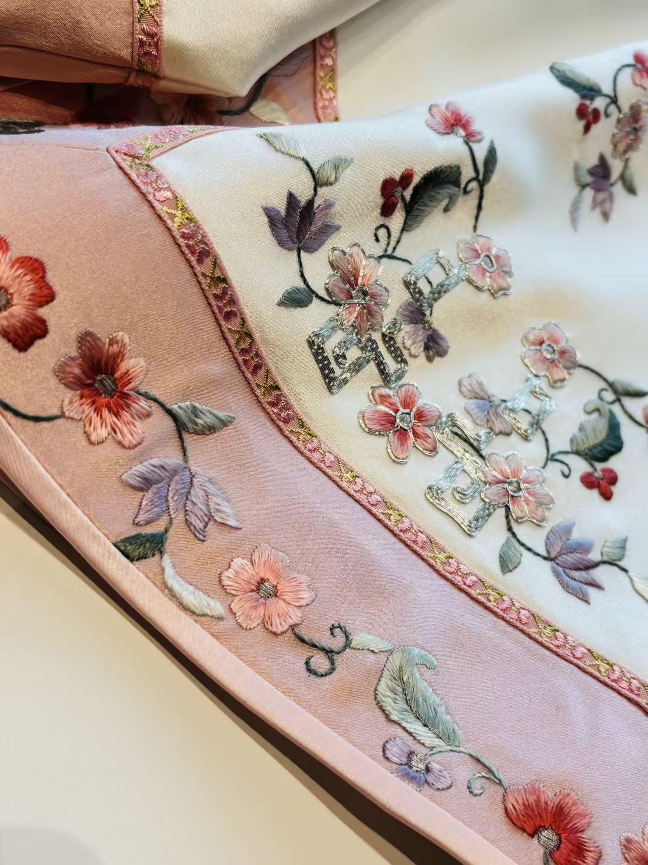 Zuifurong Su Embroidery Top - Image 4