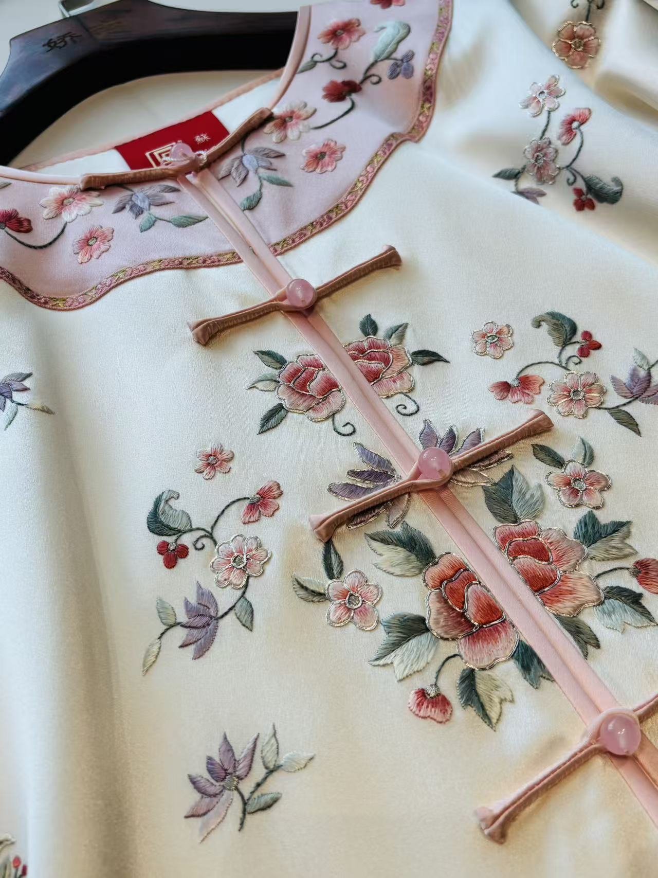 Zuifurong Su Embroidery Top - Image 5