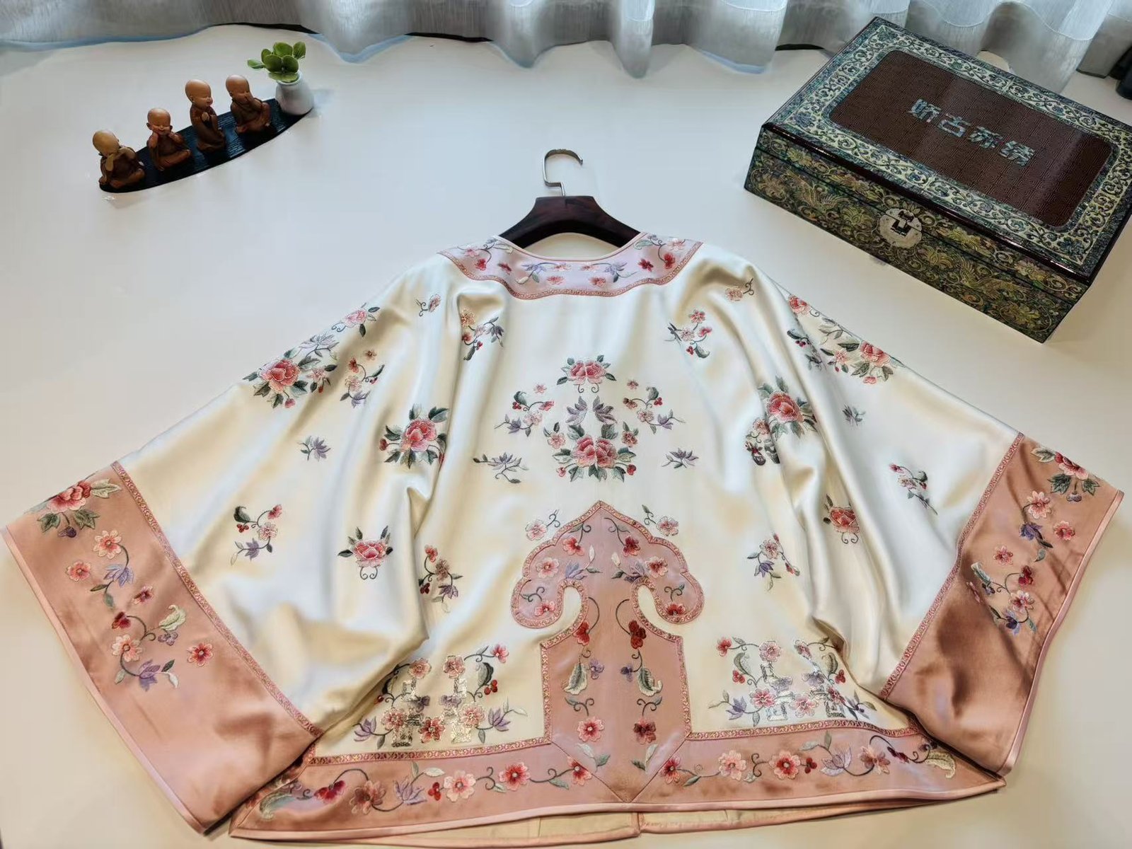 Zuifurong Su Embroidery Top - Image 7