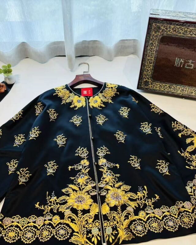 Gilded Gold Su Embroidery Robe