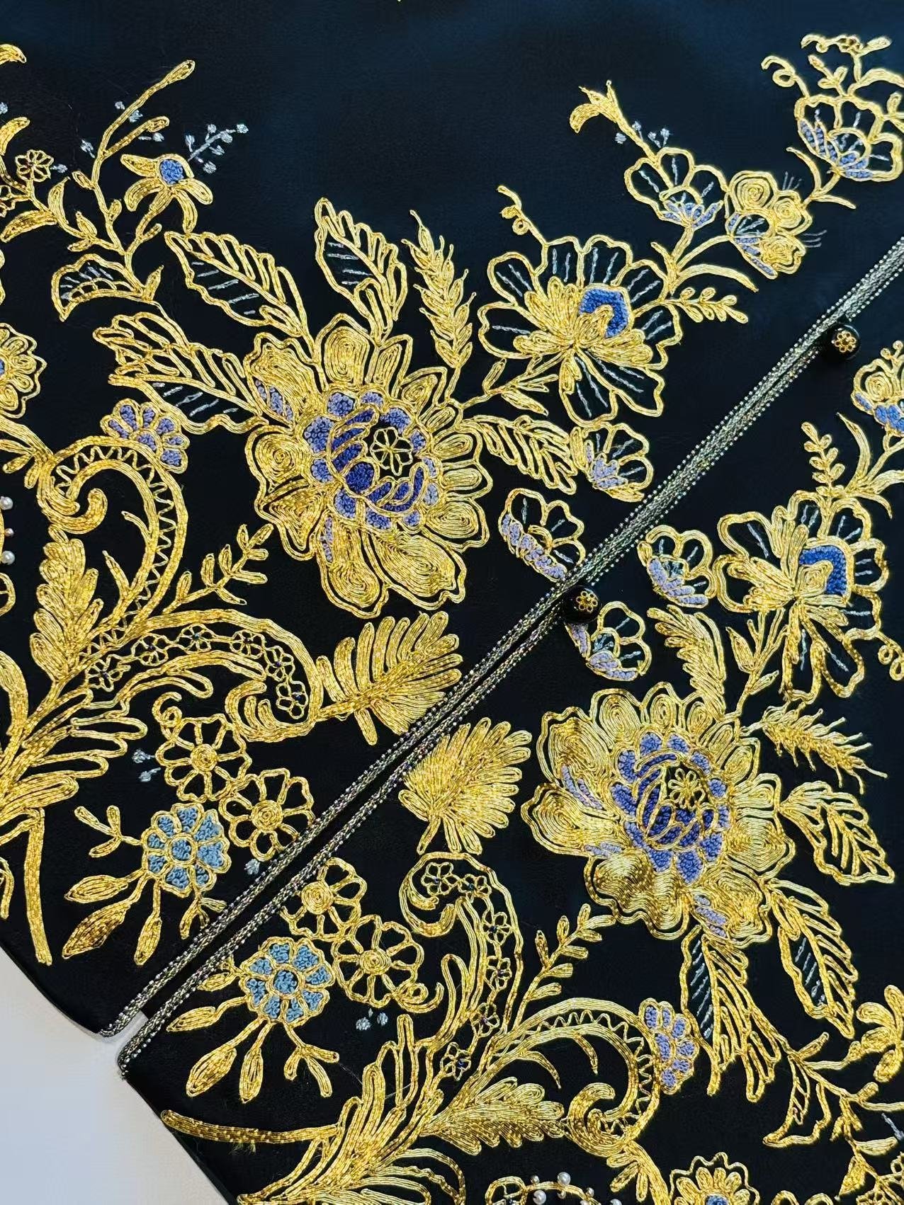 Gilded Gold Su Embroidery Robe - Image 4
