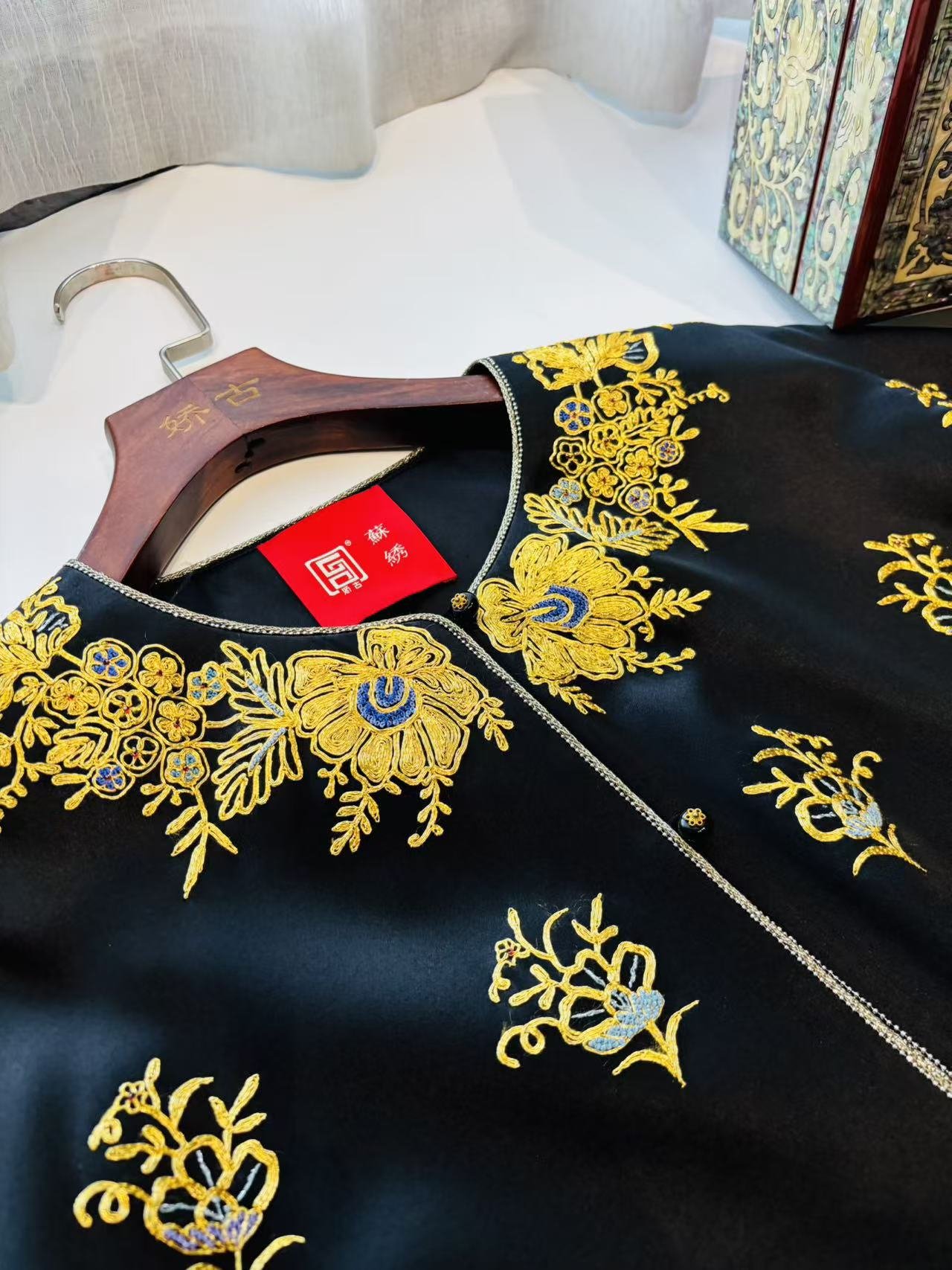 Gilded Gold Su Embroidery Robe - Image 2