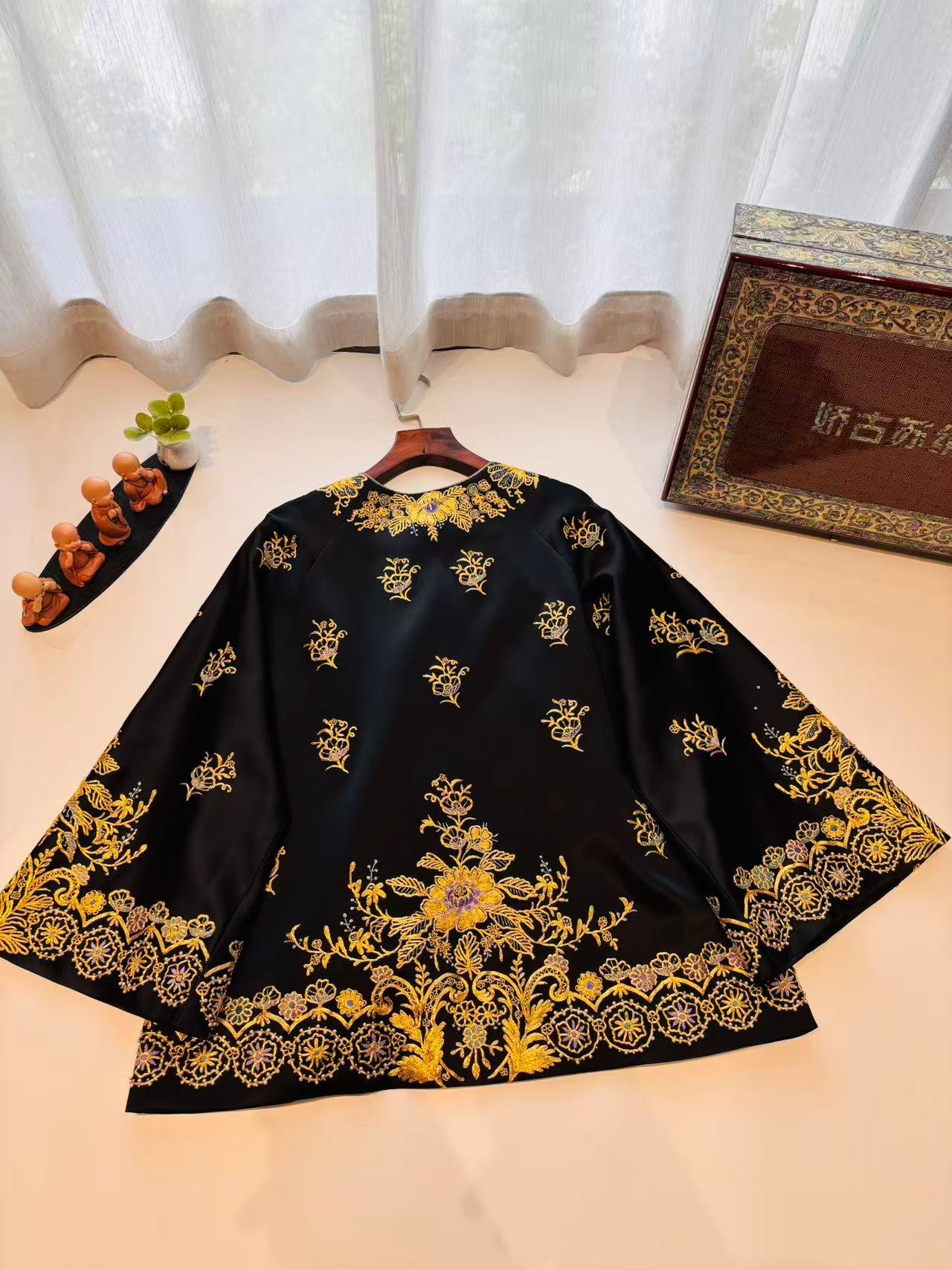 Gilded Gold Su Embroidery Robe - Image 7