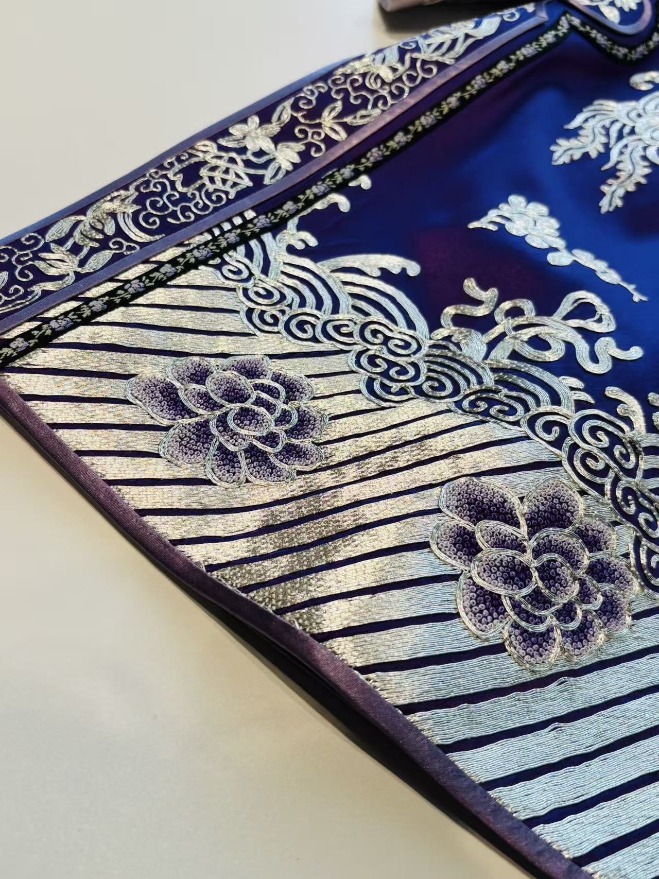 Xixiangfeng Su Embroidery Woman's Robe - Image 4