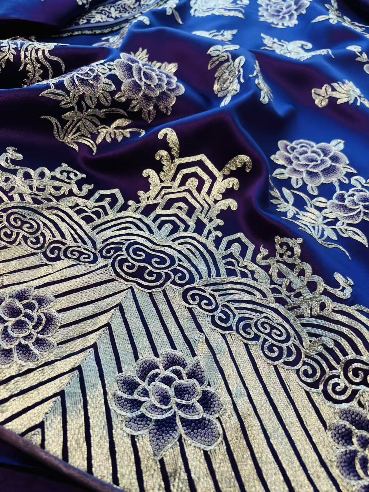 Xixiangfeng Su Embroidery Woman's Robe - Image 5