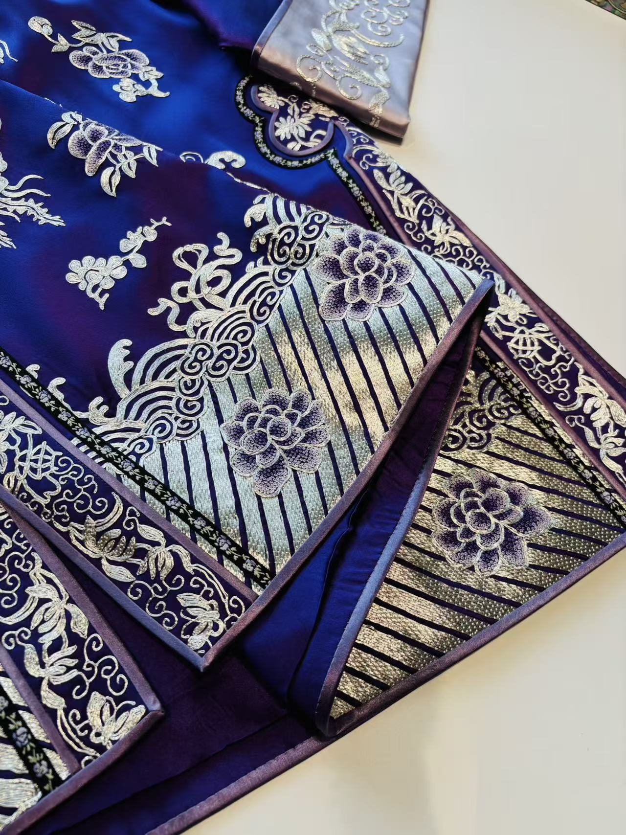 Xixiangfeng Su Embroidery Woman's Robe - Image 6
