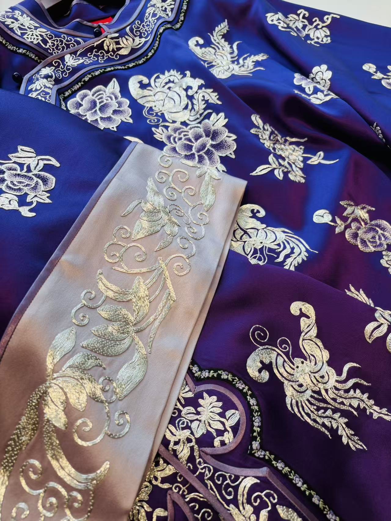 Xixiangfeng Su Embroidery Woman's Robe - Image 7