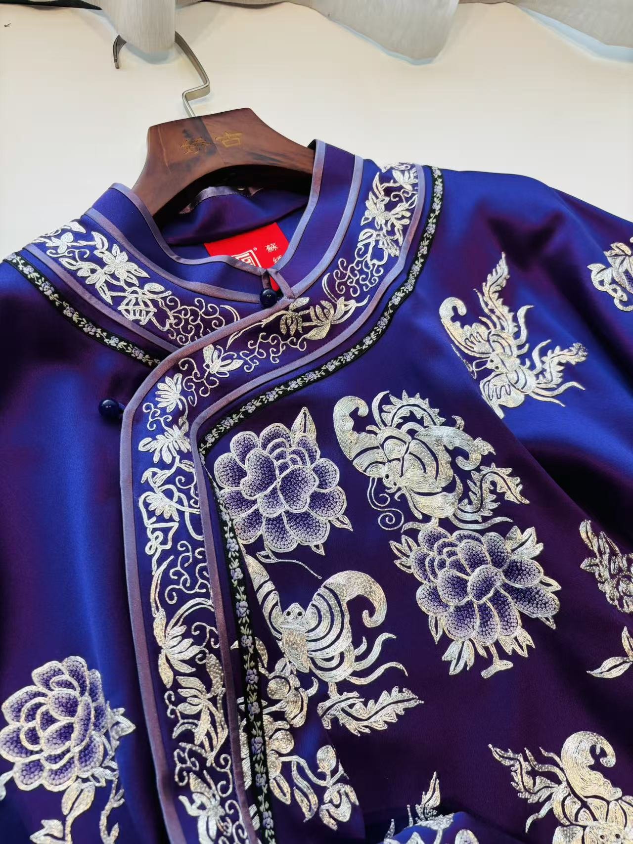 Xixiangfeng Su Embroidery Woman's Robe - Image 8