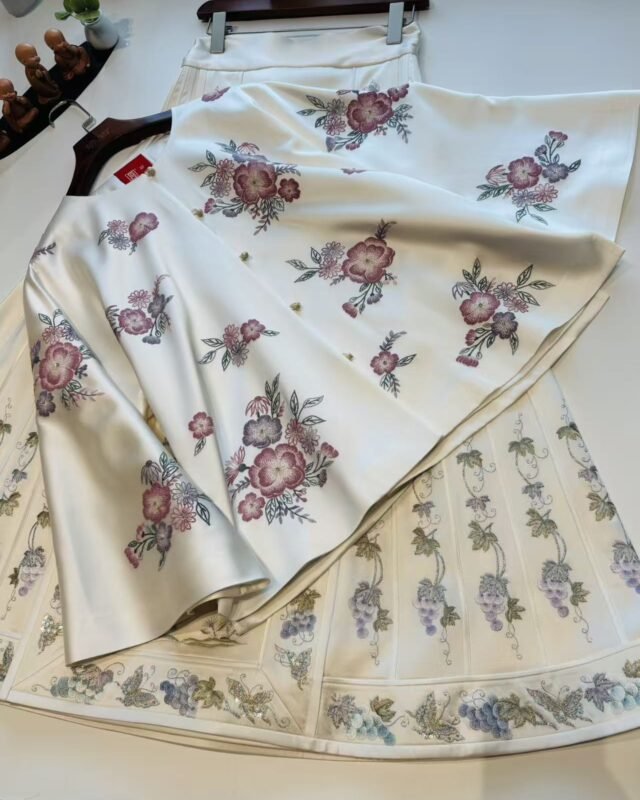 Yuming Camellia Su Embroidery Top